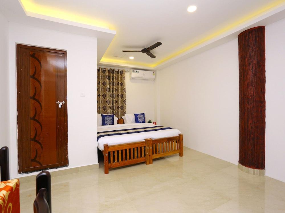 OYO 9620 Hotel Emza Residency