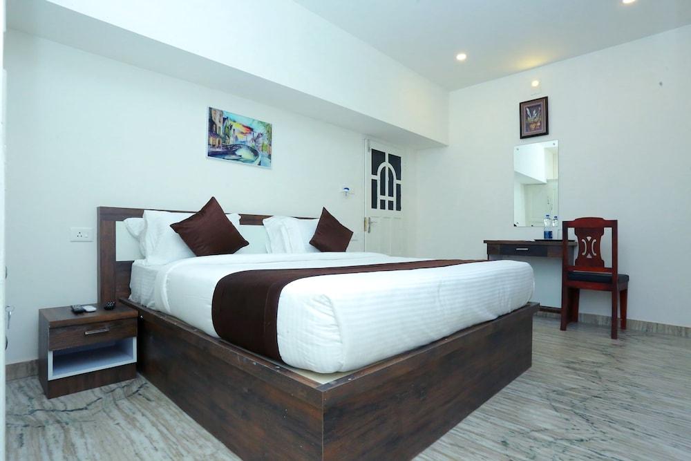 OYO 10278 Hotel Caprice Residency