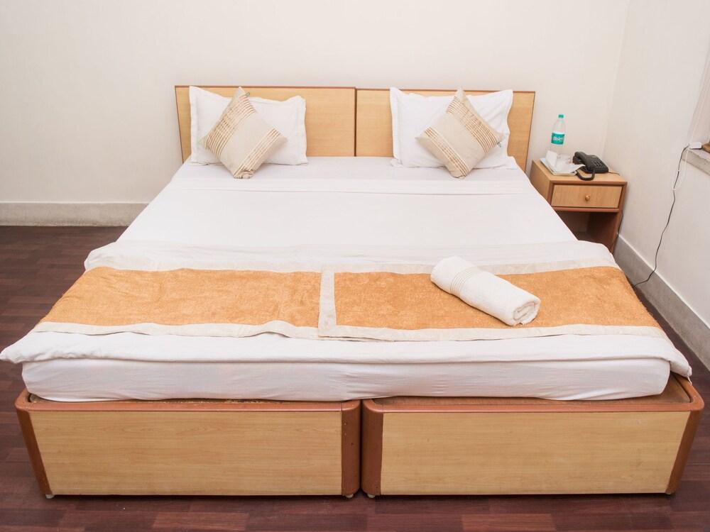 OYO 6477 Guest Accomodation FE 173