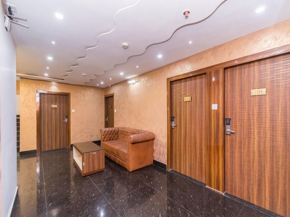 OYO 9390 Golden Afreen