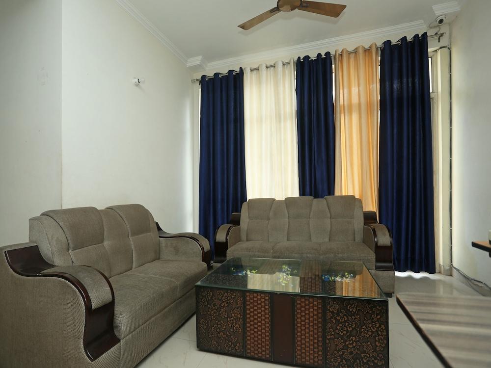 OYO 5285 Apartment Impact Associates