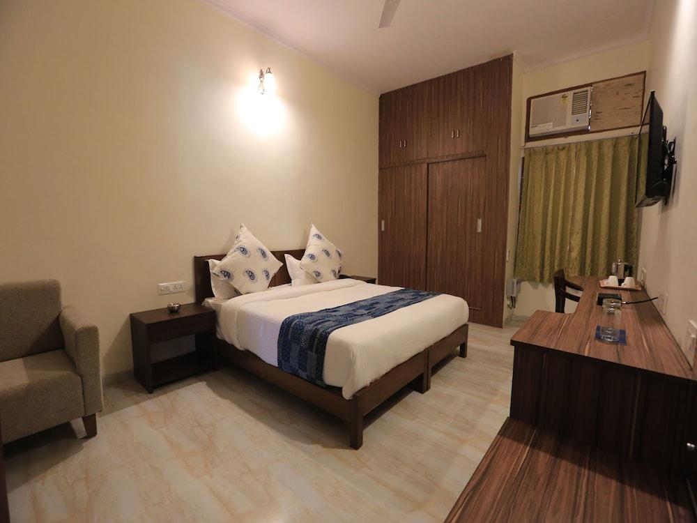 OYO 8472 Gomti Nagar