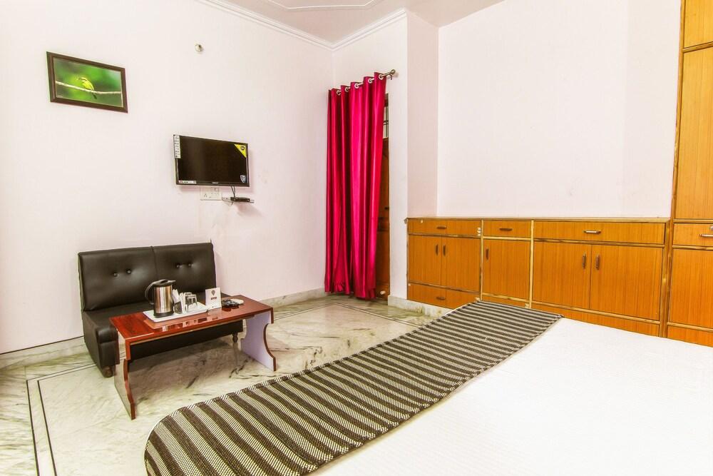 OYO 9008 Hotel JMD Inn