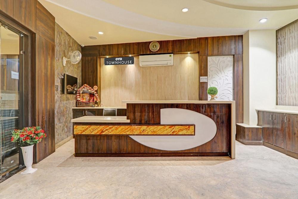 OYO Townhouse 6844 SAM inn