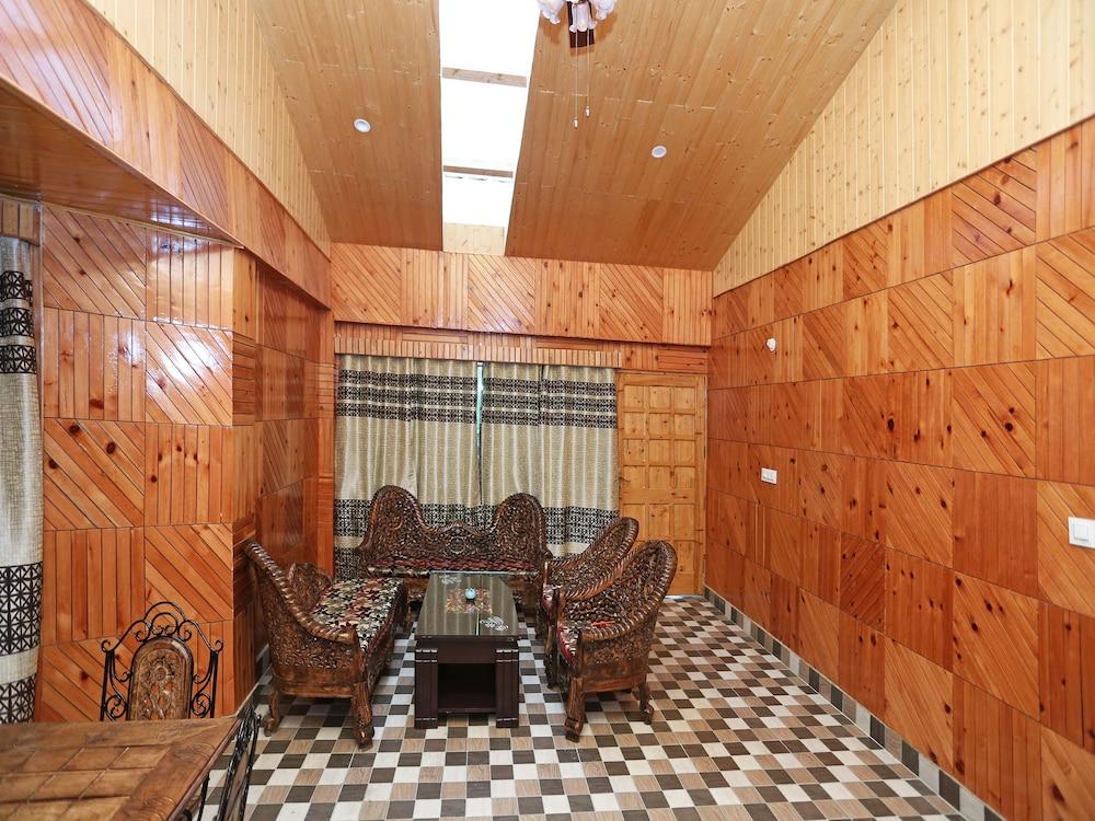 OYO 9556 Ancoram Cottages