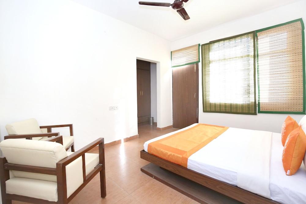 OYO 10976 Home Cheerful 2BHK Scenic Barog