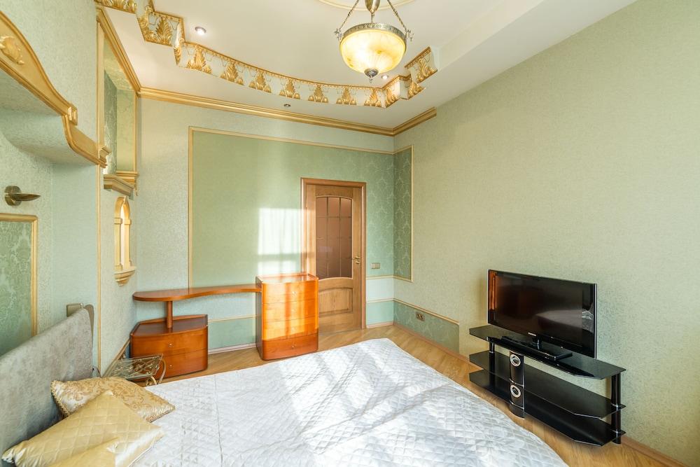 Lakshmi Apartment Great Classic