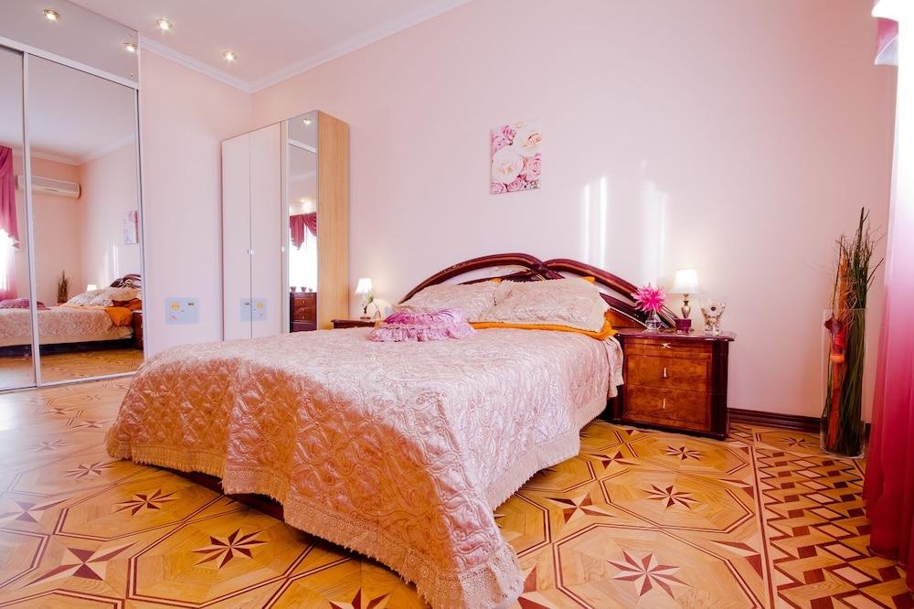 Lakshmi Bol'shaya Sadovya