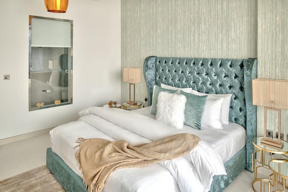 Luxury Staycation - Azure Residences