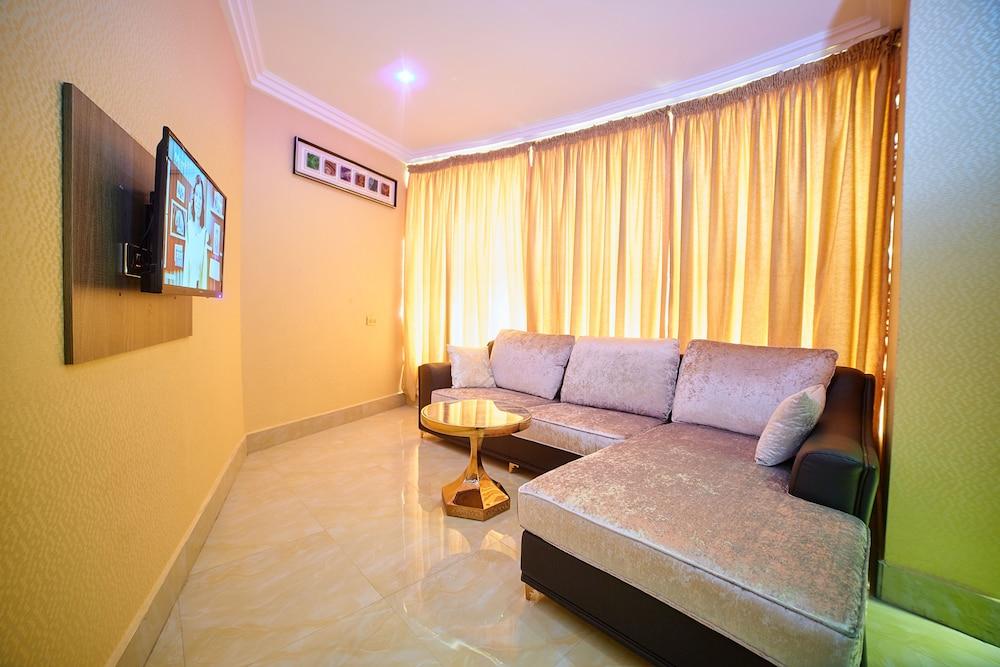 Corinthia Villa Hotel