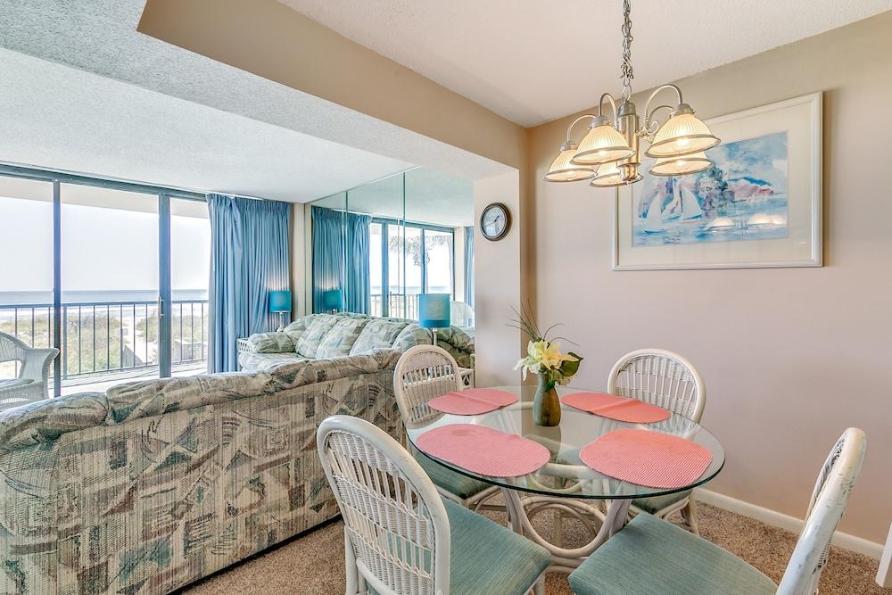 Crescent Sands on Crescent Beach by Condo-World