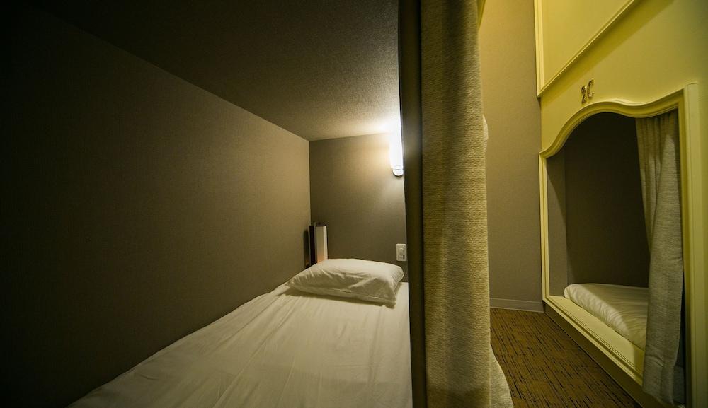 The Wardrobe Hostel Roppongi