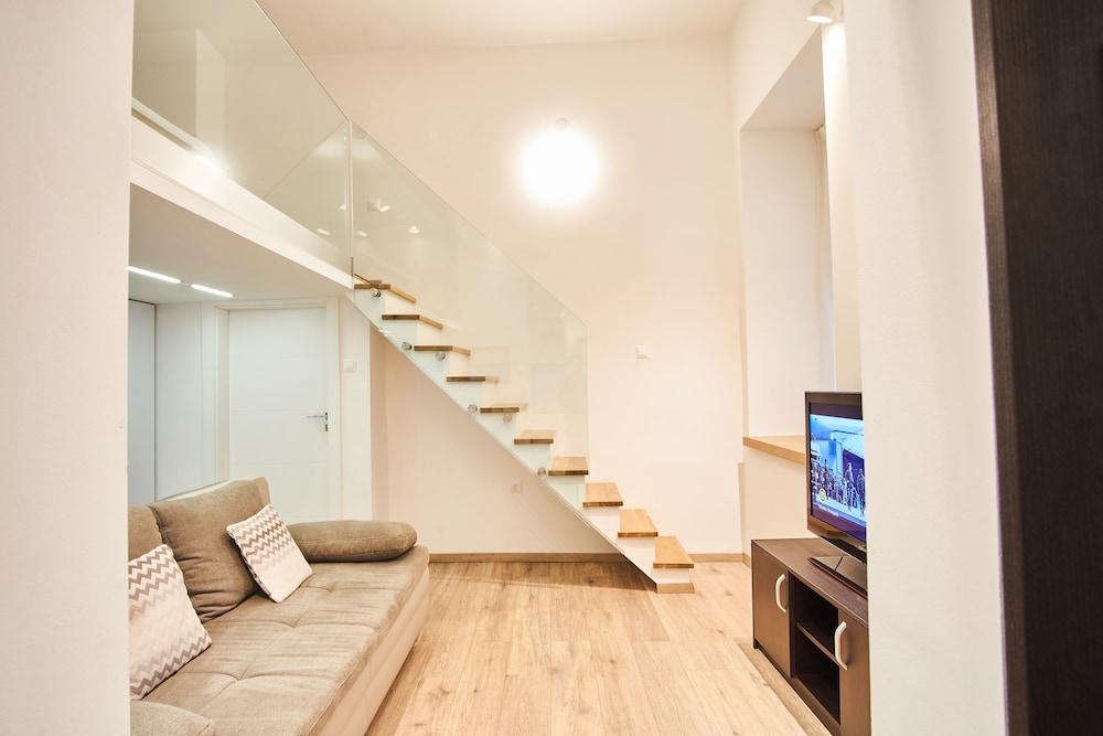 V27 Budapest Apartment