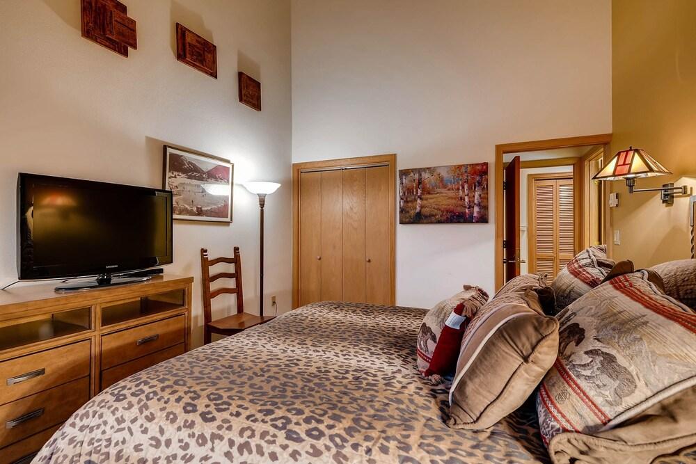 Chateaux DuMont 2708