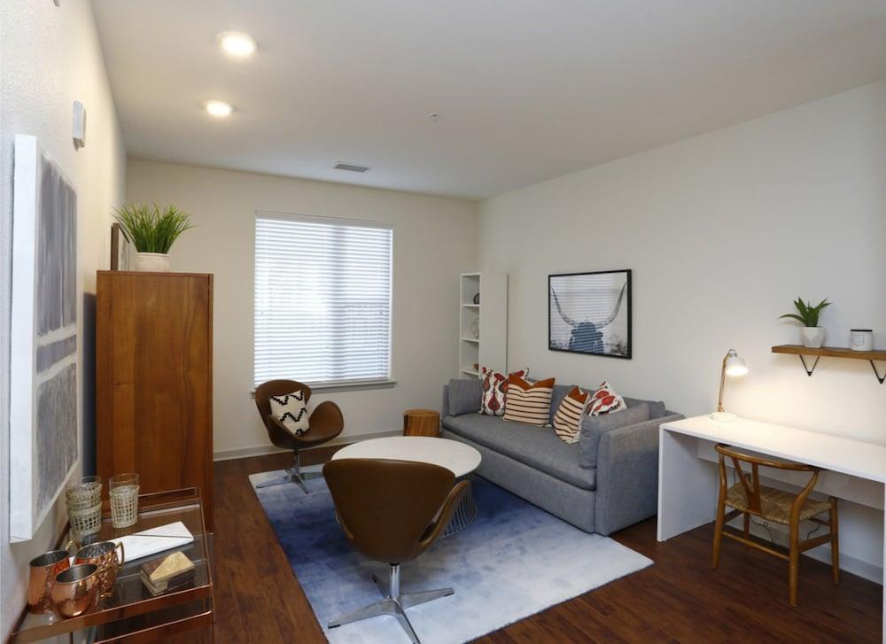 Suite Destination Downtown Austin