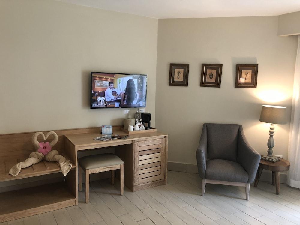 Lifestyle Kosher Tropical Suites