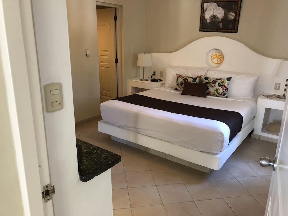 Lifestyle Kosher Crown Suites