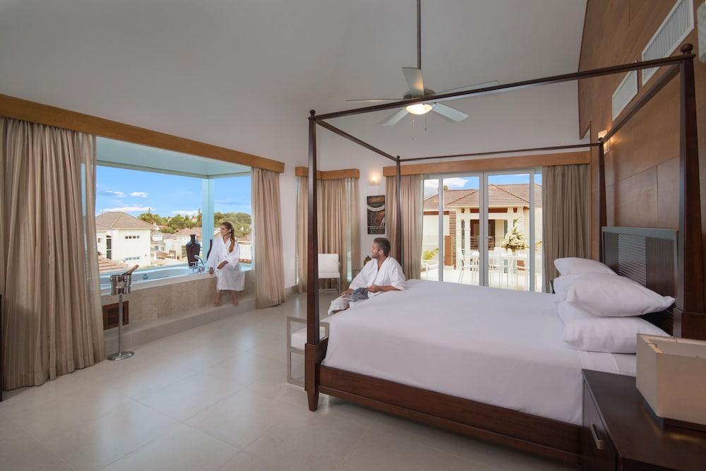 Lifestyle Kosher Crown Villas