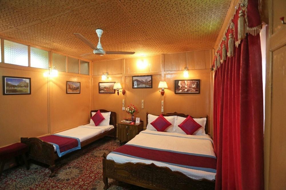 Manila Groups of Houseboats