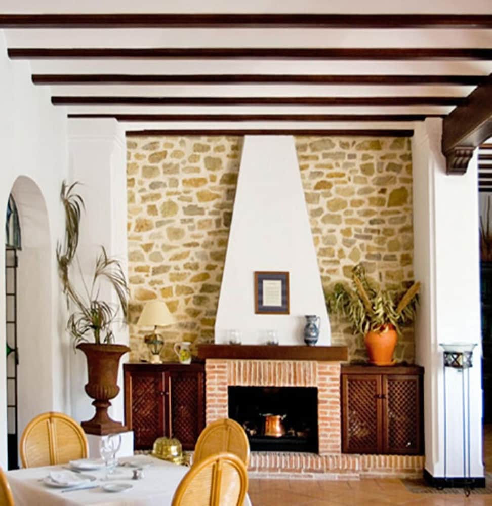 Hostal Doña Lola Marina