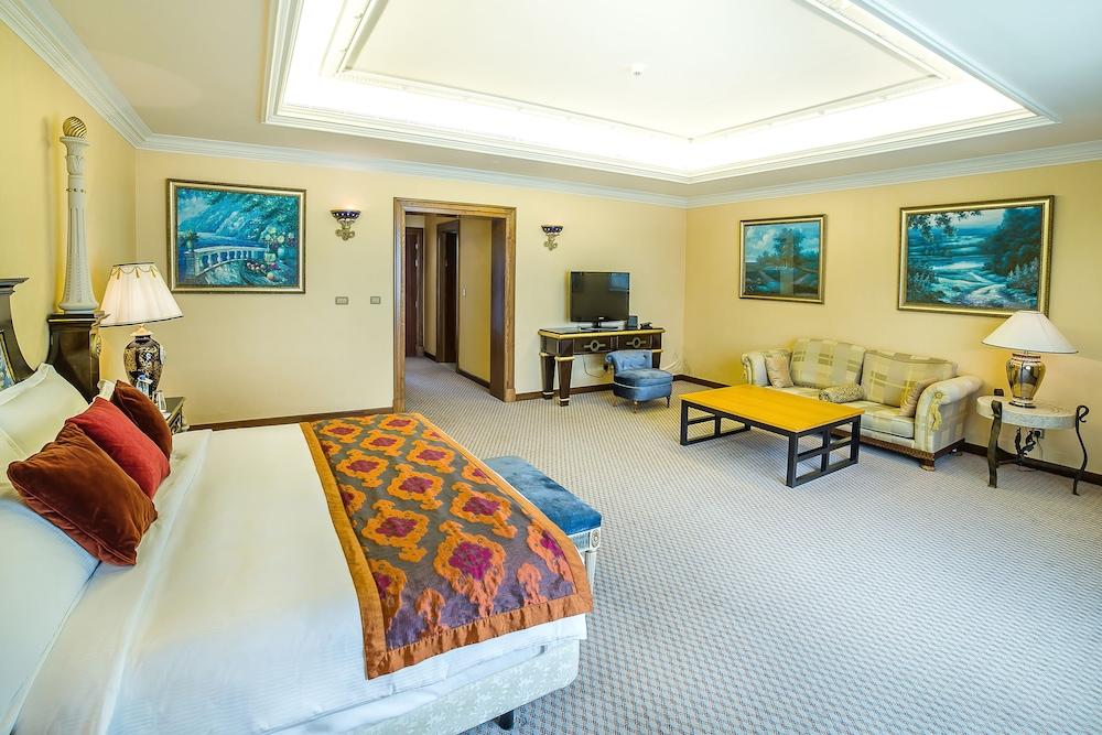 Al Raha Beach Hotel Villas