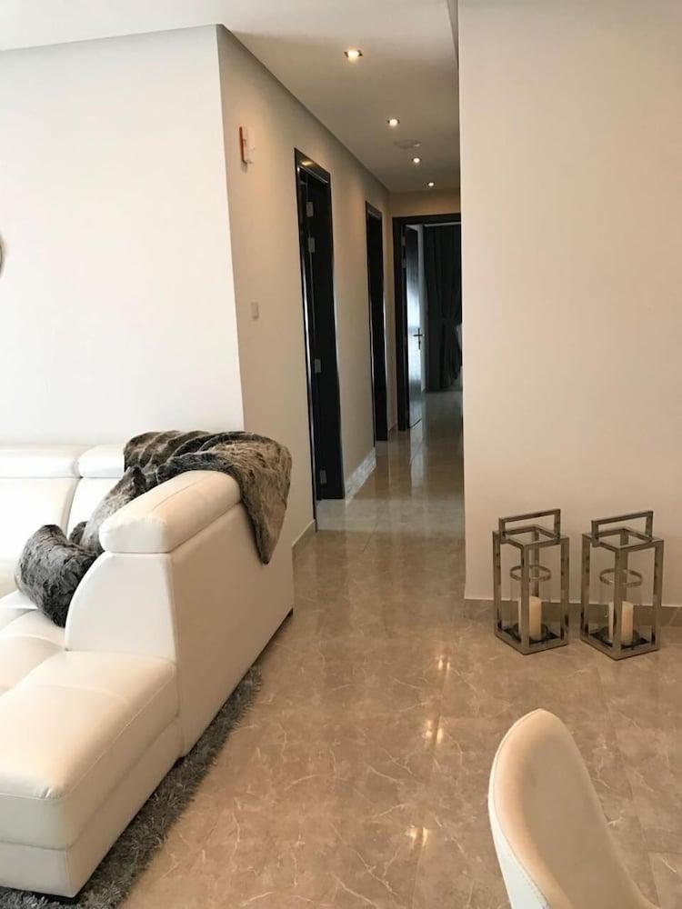 Al Manzil Residence Hidd