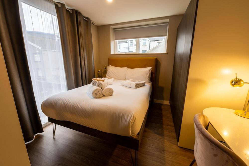 Aaron Wise - 62 Plantagenet Street