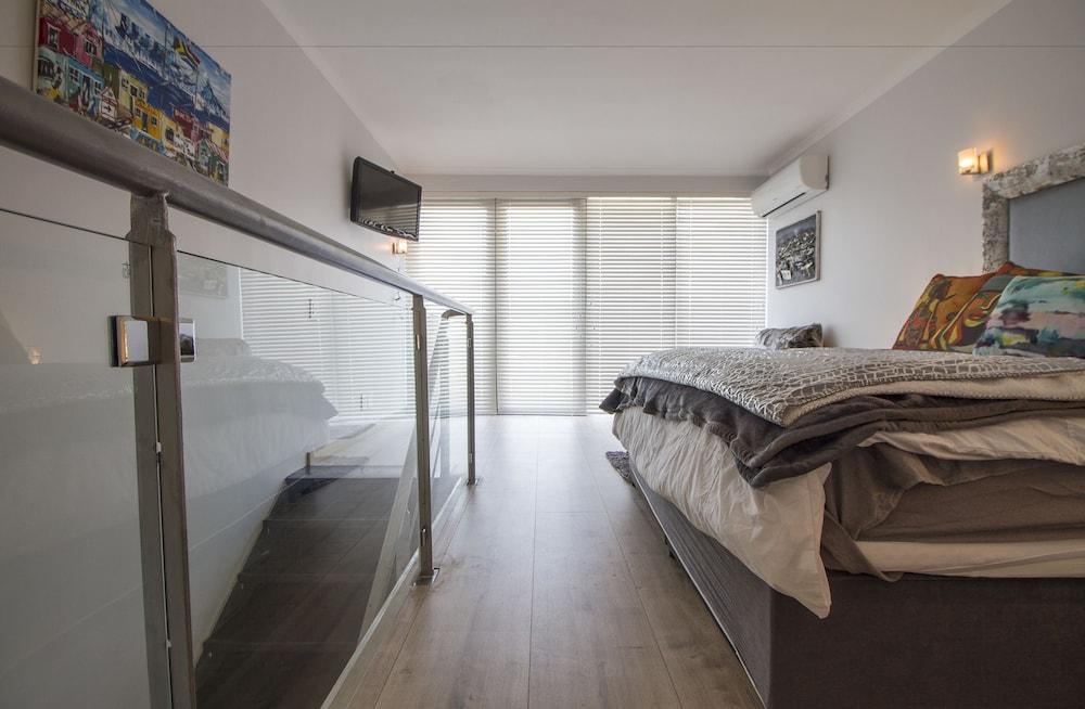 Trendy 1-BR City Center Apt