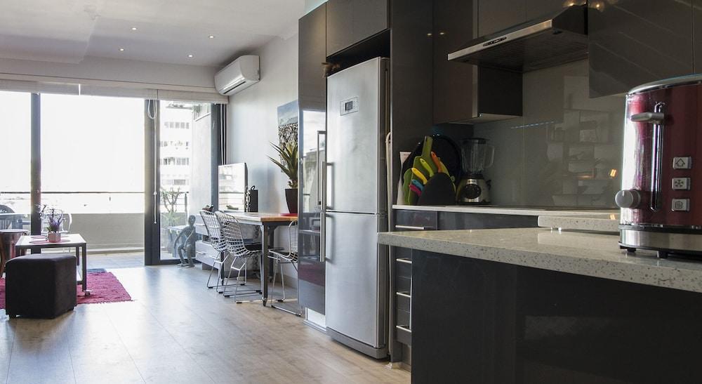 Trendy 1-BR City Center Apt