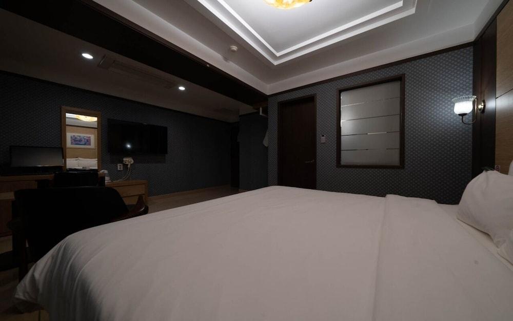 Central Tourist Hotel