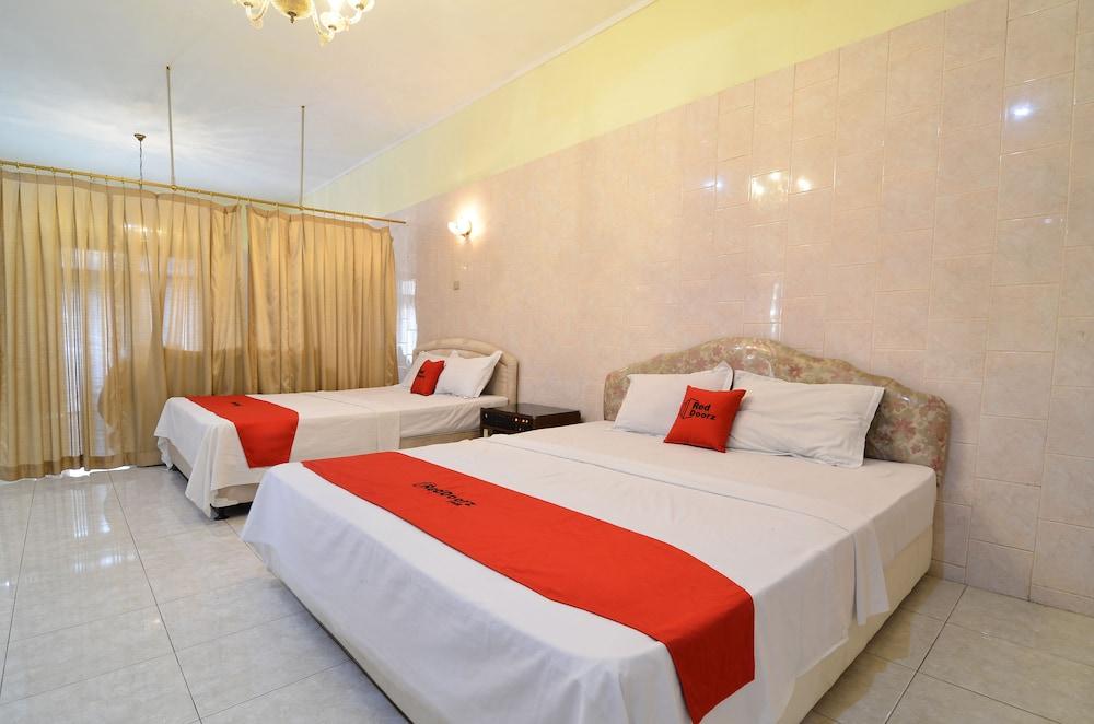 RedDoorz Plus @ Laweyan