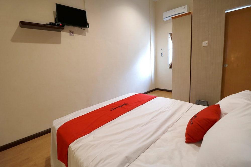 RedDoorz Plus near Universitas Sumatera Utara