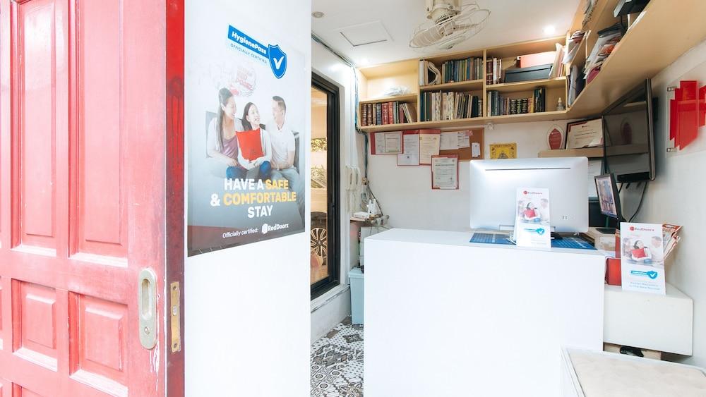 RedDoorz Plus @ Ruby Las Pinas Weekly Stay