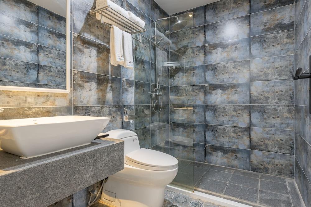 Artist and Old Villa 1927