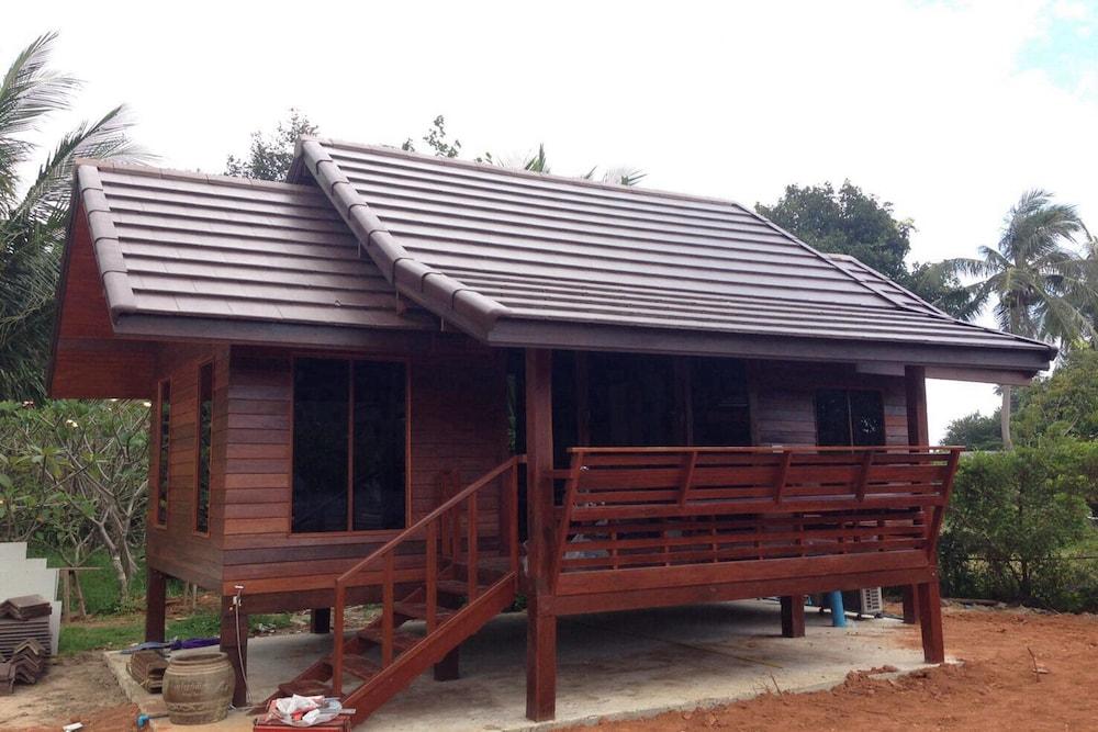 Check In & Chill Out Laem Sok Pier