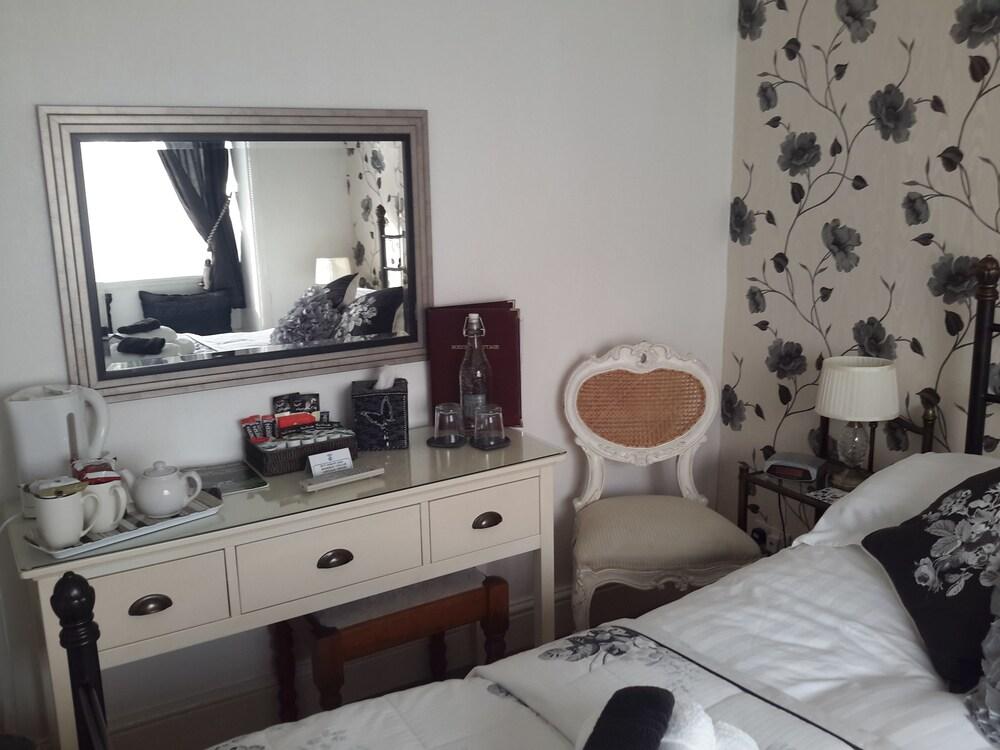 Rosebud Cottage Guest House