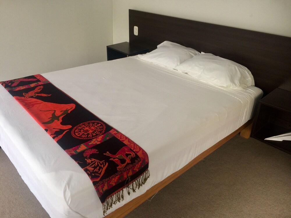 Laelia Miraflores Hotel