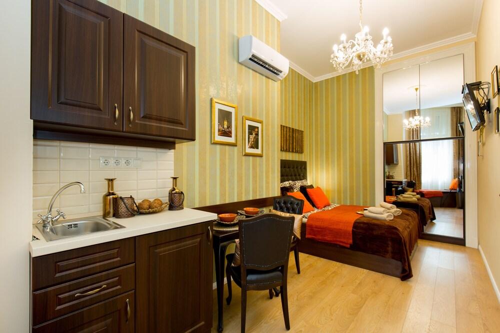 Budapest Holidays Harmony