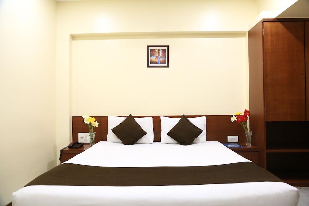 FabHotel Executive Residency