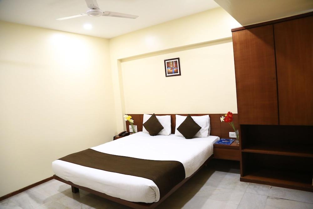 FabHotel Executive Residency