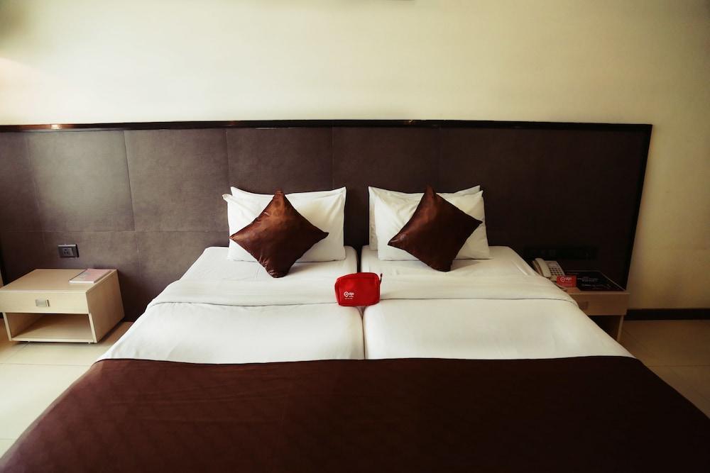 OYO 697 The Sirona Hotel