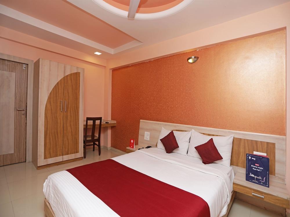 OYO 6401 The Neelam Executive