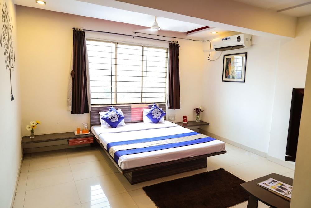 OYO 8244 Hotel Bliss Executive