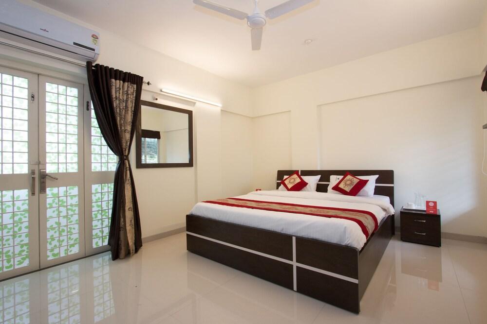 OYO 9052 Leisurely Abode