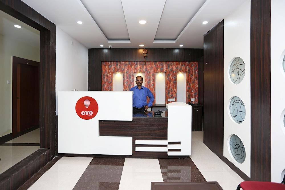 OYO 9048 Hotel Lucifer