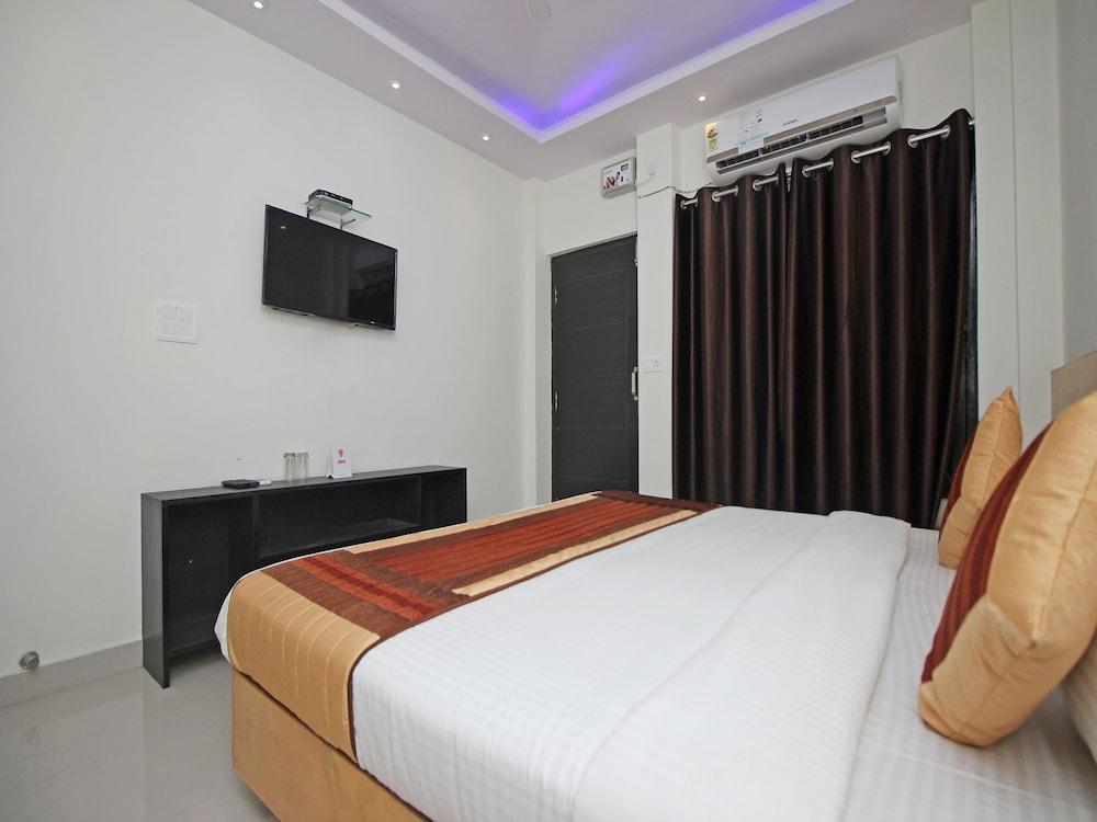 OYO 9711 Hotel Marc Blu