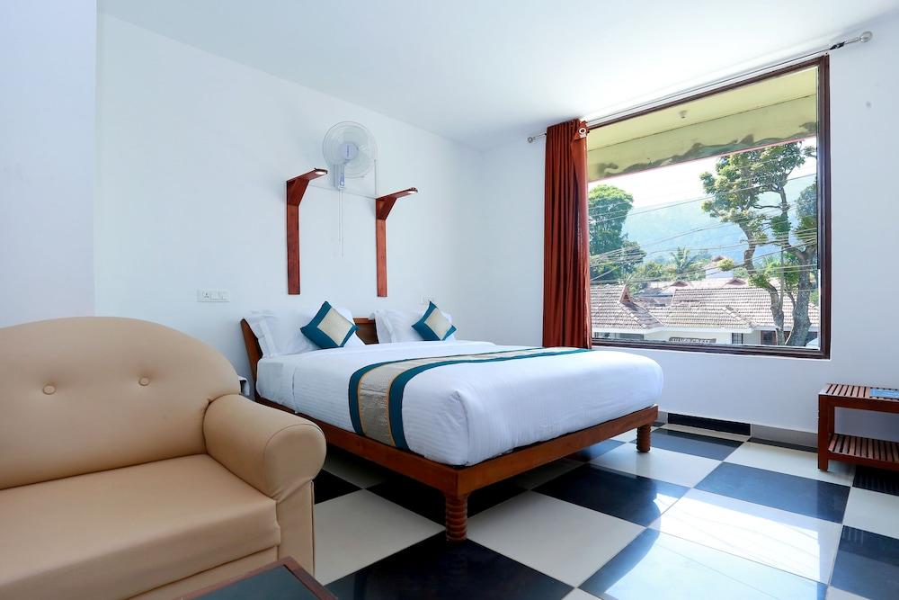 OYO 10783 Hotel River Moon