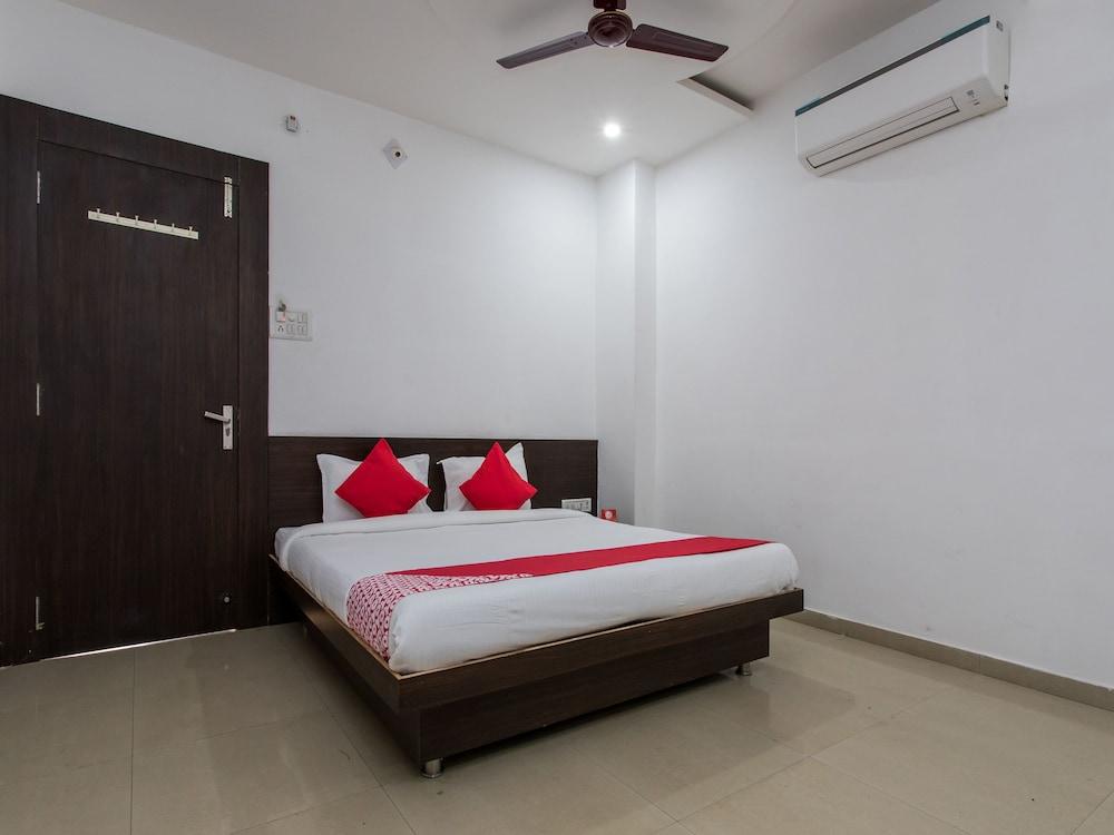 OYO 9969 Hotel Kshipra Dham