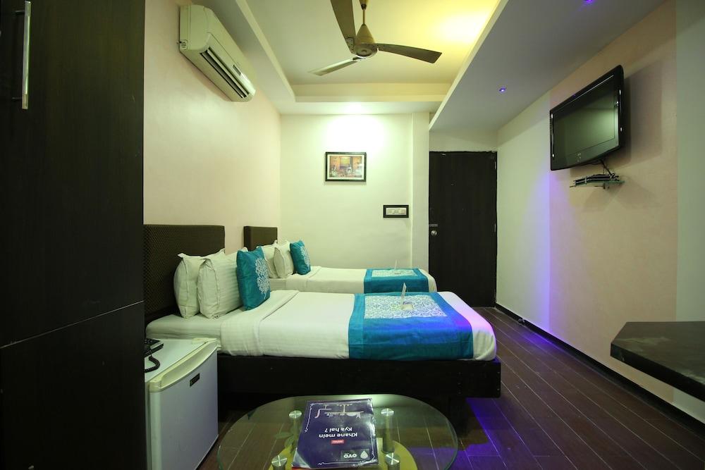 OYO 1635 Hotel Dash Continental