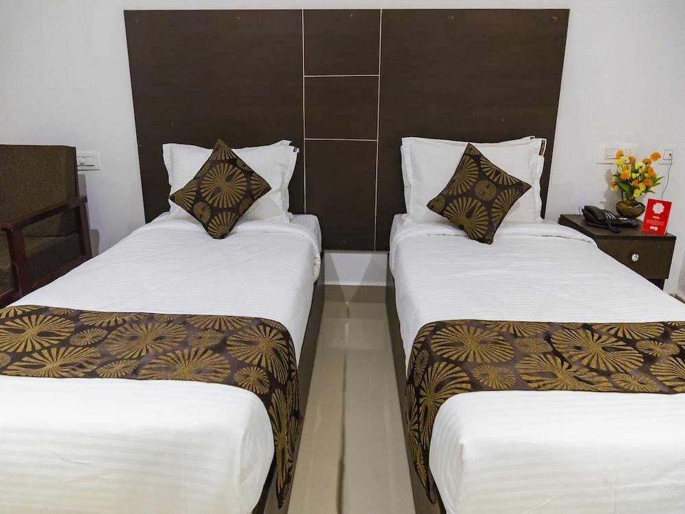 Capital O 7884 Hotel Thyag Inn